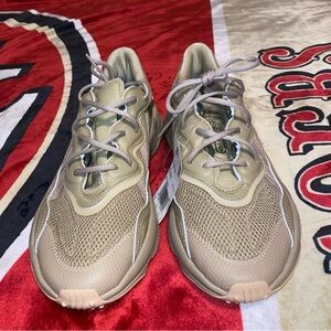 Brand New Adidas Ozweego Biege Size 9.No Box.100% Authentic